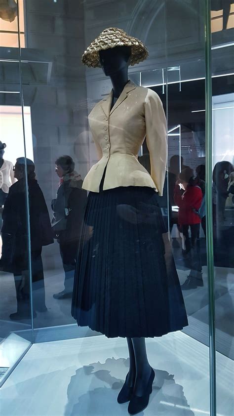 dior bar skirt suit|history of the bar suit.